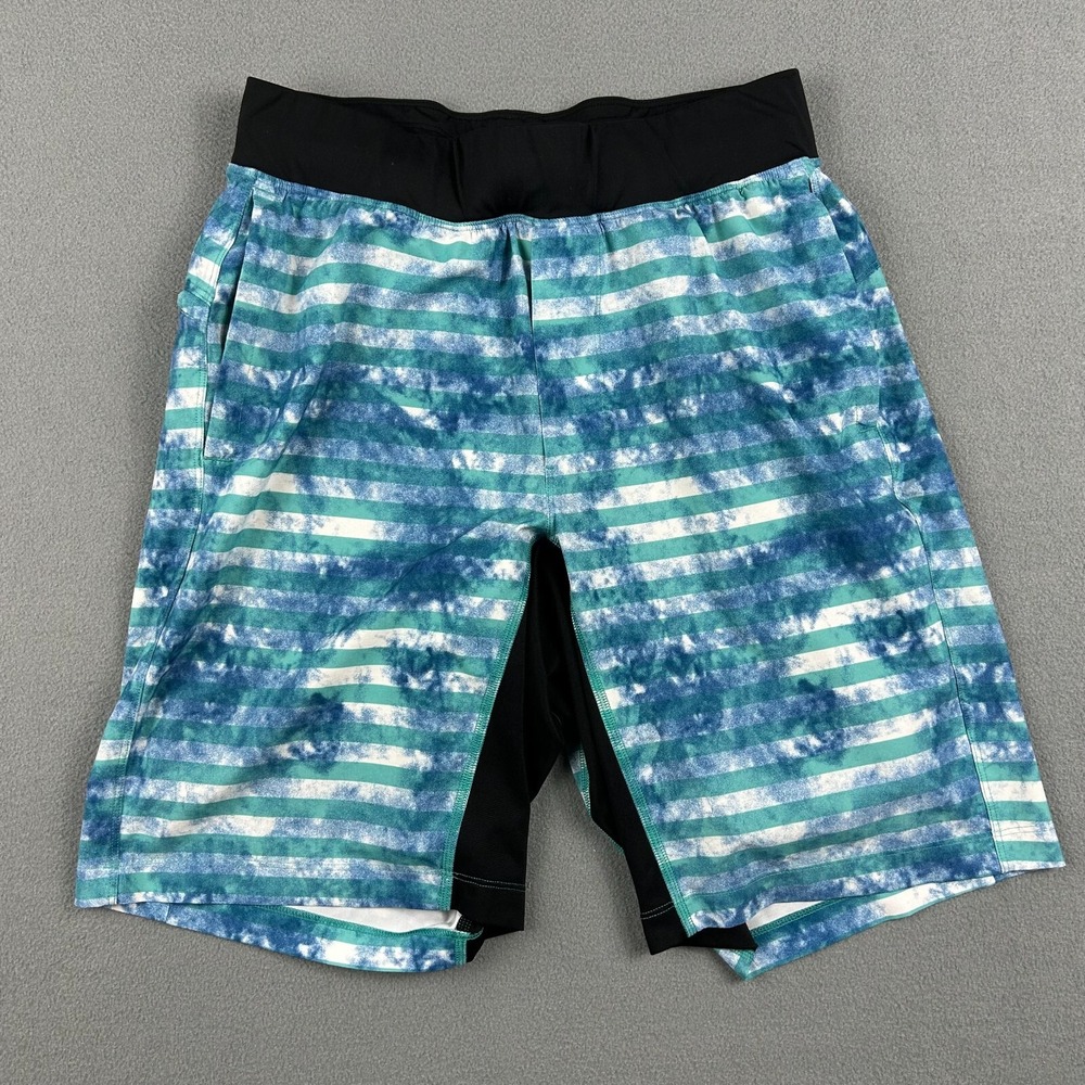 Lululemon Shorts Mens Small THE  Wavy Blue Pattern Lined Gym‎ Athletic Stretch